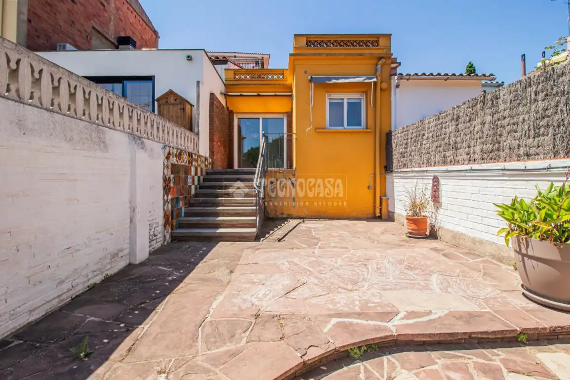 Vista exterior de Casa adosada en venta en Sant Cugat del Vallès con Calefacción y Terraza