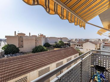 Piso con balcón en venta en Mariño 2