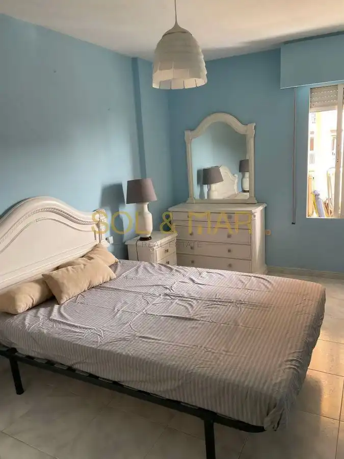Dormitori de Apartament de lloguer en Benalmádena amb Aire condicionat i Terrassa