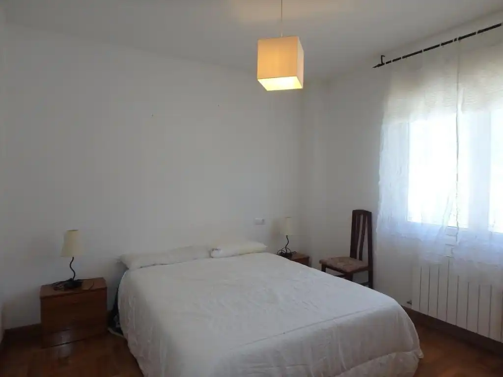 Schlafzimmer von Wohnung zum Verkauf in Yesa mit Heizung und Möbliert