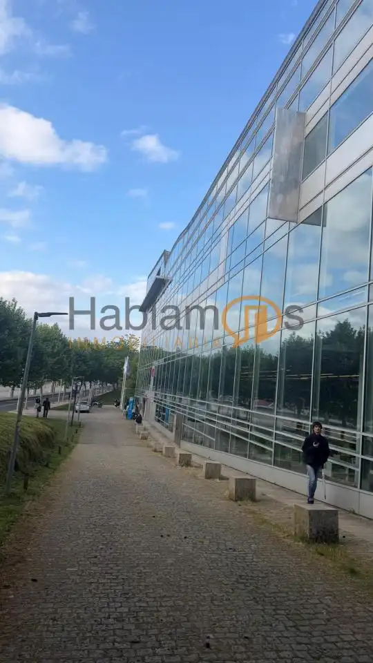 Vista exterior de Piso en venta en Santiago de Compostela  con Calefacción, Terraza y Amueblado