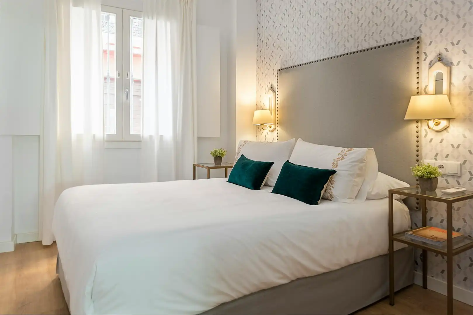 Bedroom of Flat for rent in Sevilla  with Air Conditioner, Heating and Washing machine