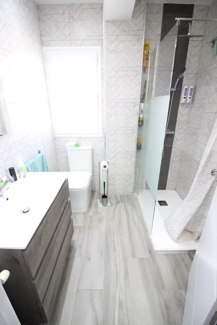 Baño de Piso de alquiler en Toledo con Aire acondicionado, Calefacción y Terraza