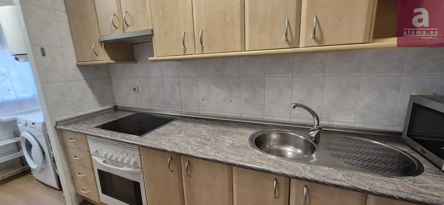 Cocina de Estudio de alquiler en Cáceres con Aire acondicionado, Trastero y Amueblado
