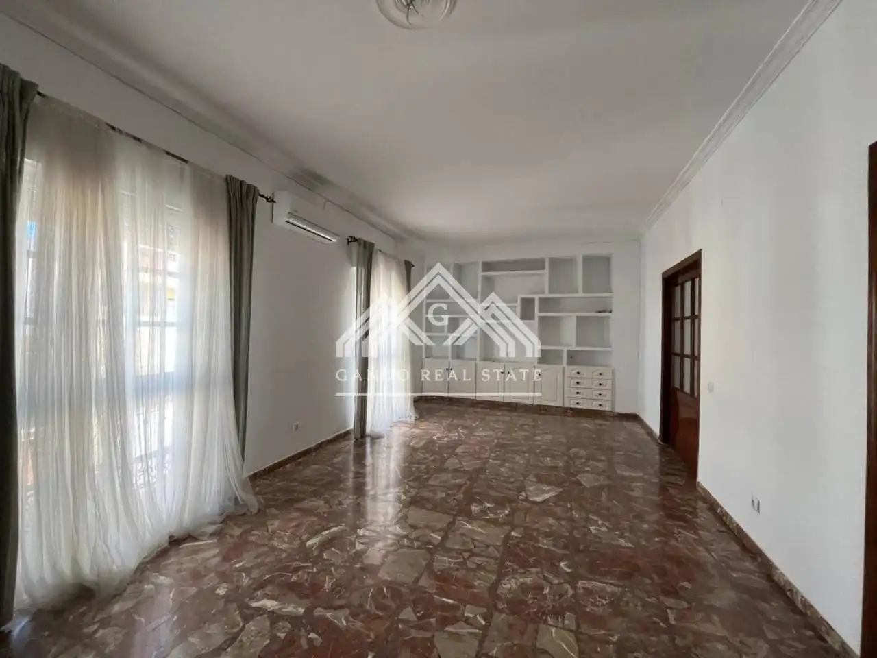 Sala d'estar de Casa o xalet en venda en Dos Hermanas amb Terrassa