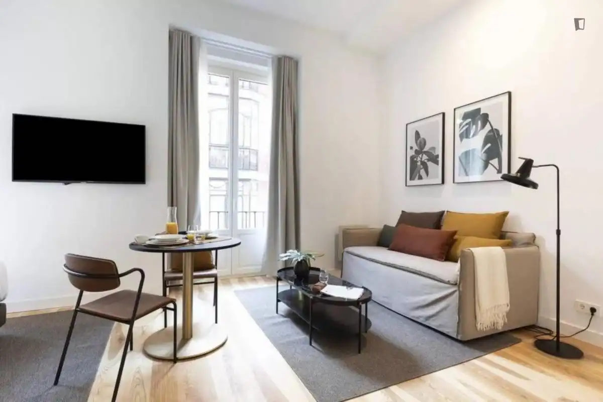 Study for rent in Cortes - Huertas