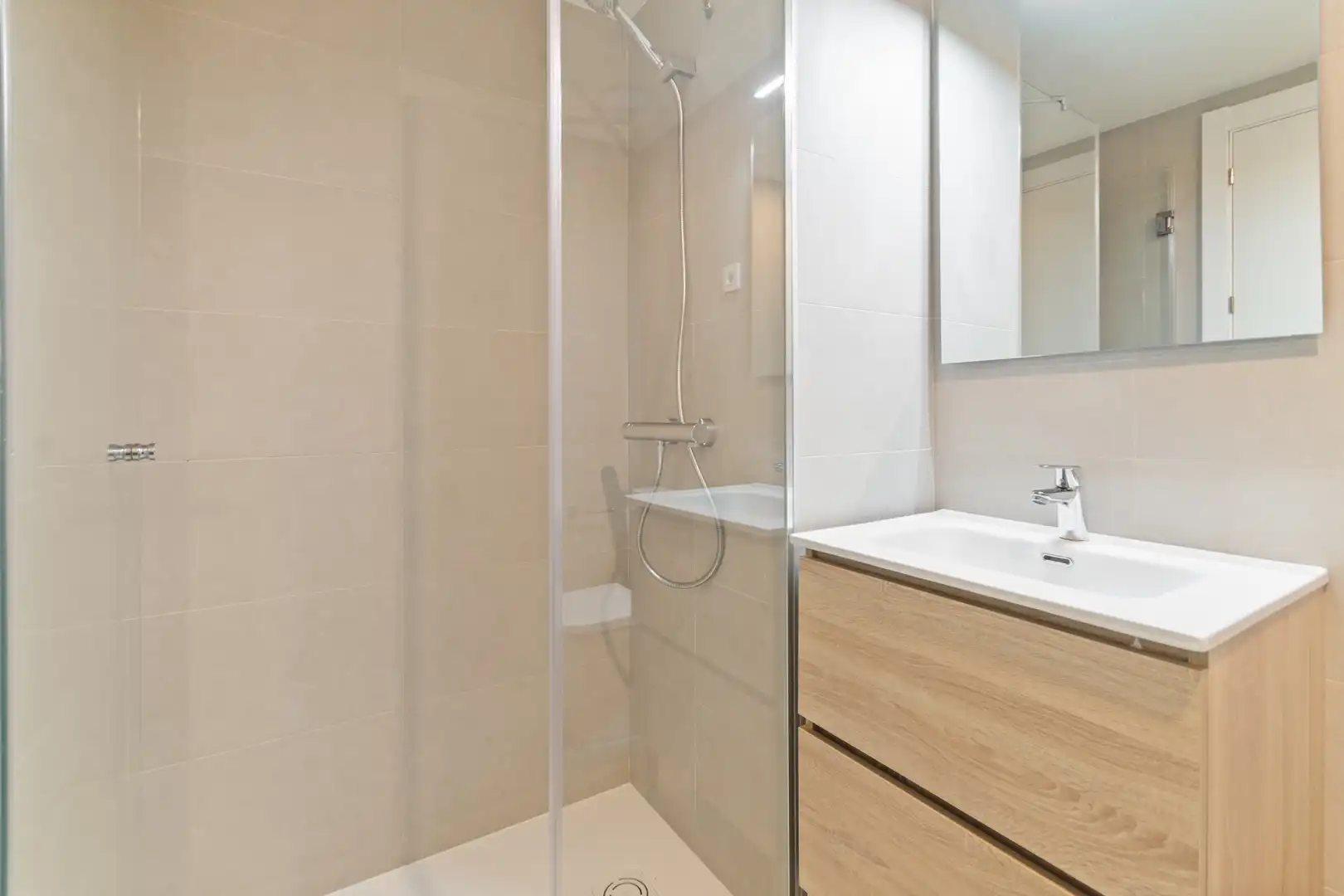 Badezimmer von Wohnung zur Miete in Esplugues de Llobregat mit Klimaanlage, Heizung und Terrasse