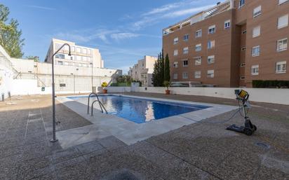 Piscina de Apartament en venda en  Granada Capital amb Calefacció, Jardí privat i Terrassa