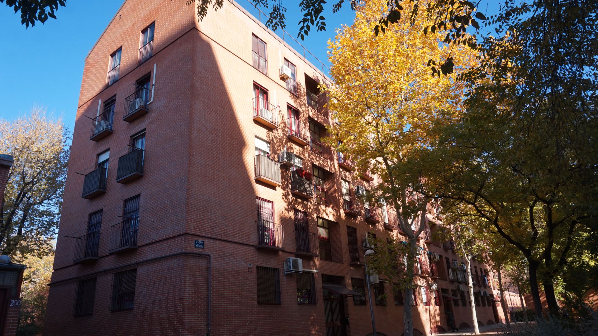 Exterior view of Flat for sale in  Madrid Capital  with Air Conditioner, Oven and Balcony