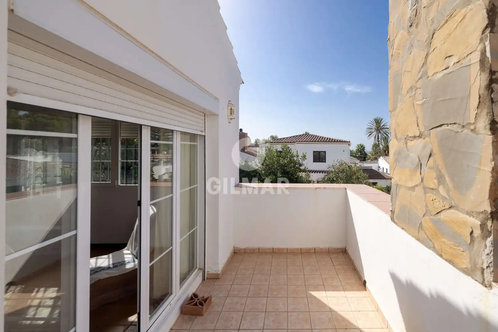 Vista exterior de Casa o xalet en venda en Estepona amb Jardí privat