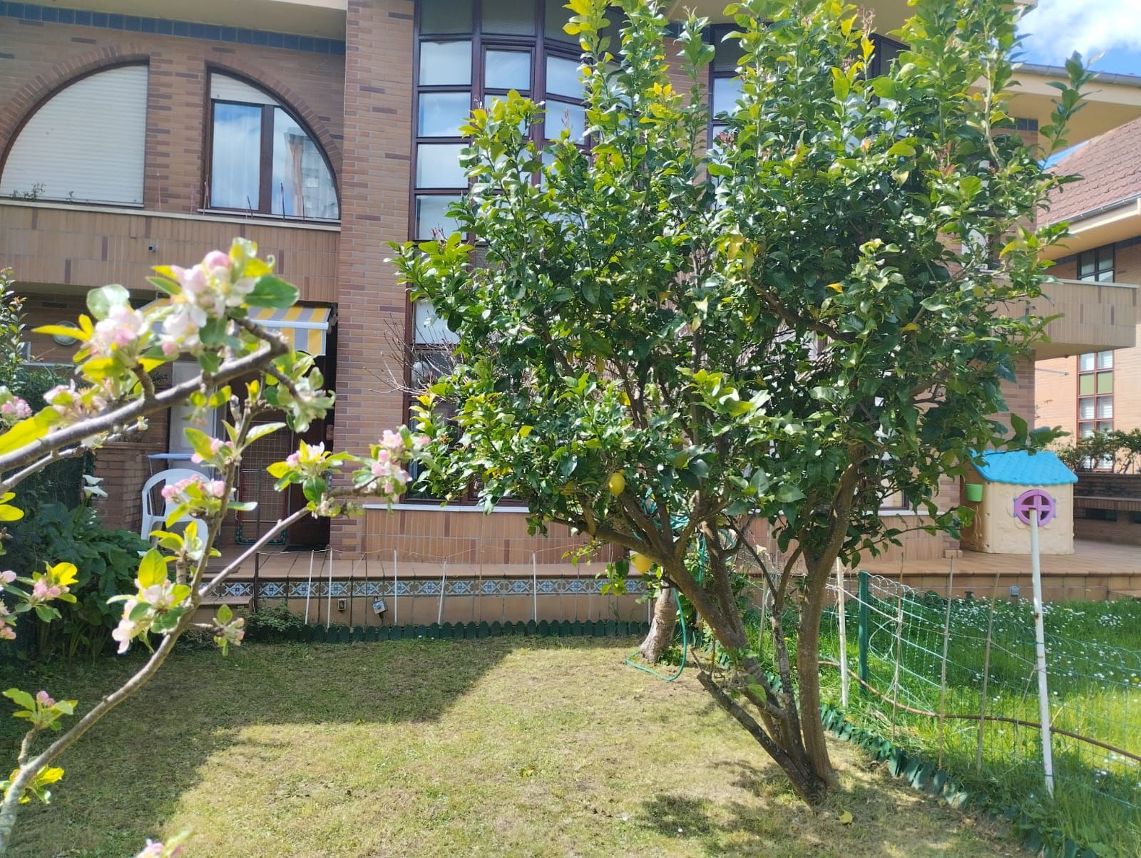 Jardí de Casa adosada en venda en Laredo amb Calefacció i Jardí privat