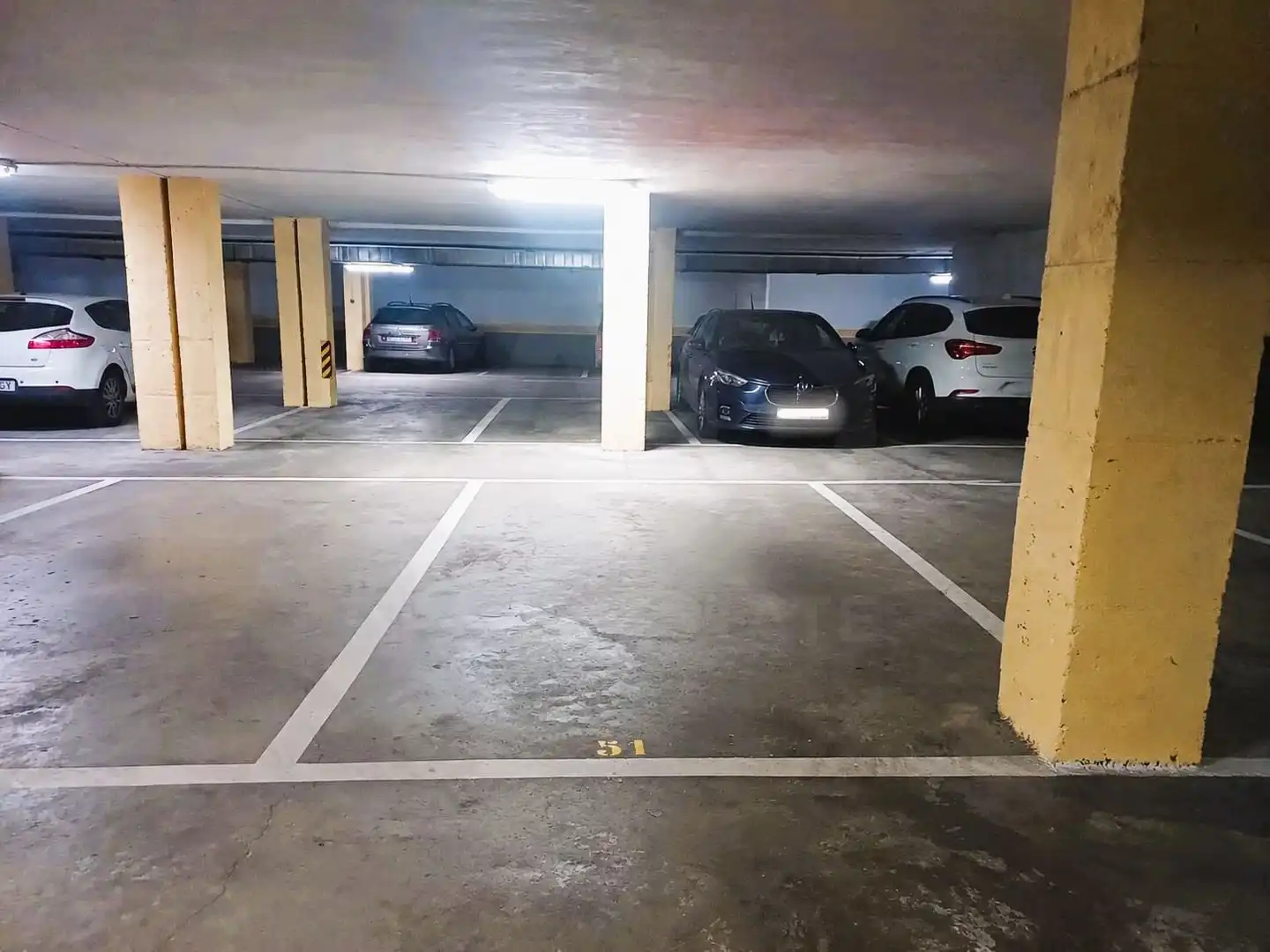 Parking de Piso en venta en León Capital  con Calefacción