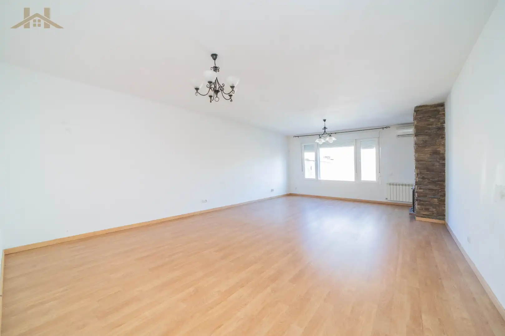 Sala de estar de Casa adosada en venta en Carranque con Aire acondicionado, Calefacción y Jardín privado