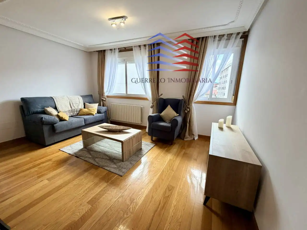 Wohnzimmer von Wohnungen zur Miete in Ourense Capital  mit Heizung, Parkett und Abstellraum