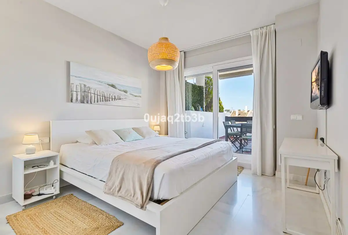 Bedroom of Apartments for sale in Nueva Andalucía