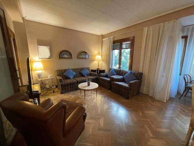 Piso en Venta en Calle de José Moncasi en Ruiseñores