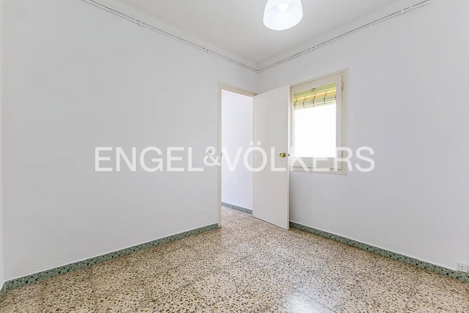 Piso en venta en Sant Boi de Llobregat con Calefacción, Terraza y Balcón