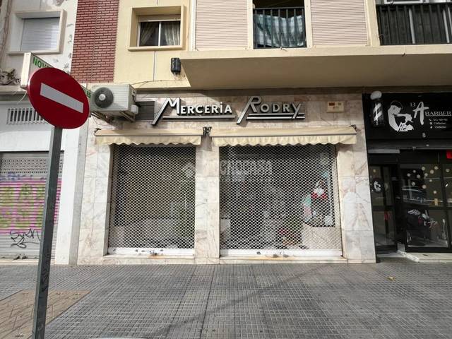 Local comercial en Alquiler en Plaza Basconia en Los Castillejos - La Trinidad
