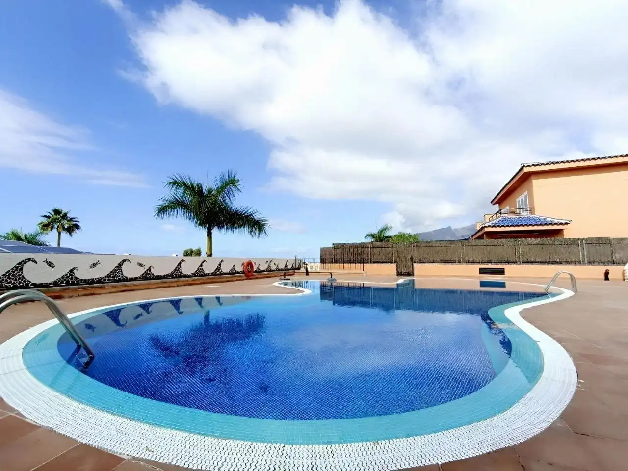 Piscina de Casa adosada en venta en Santiago del Teide con Trastero, Jacuzzi y Piscina comunitaria