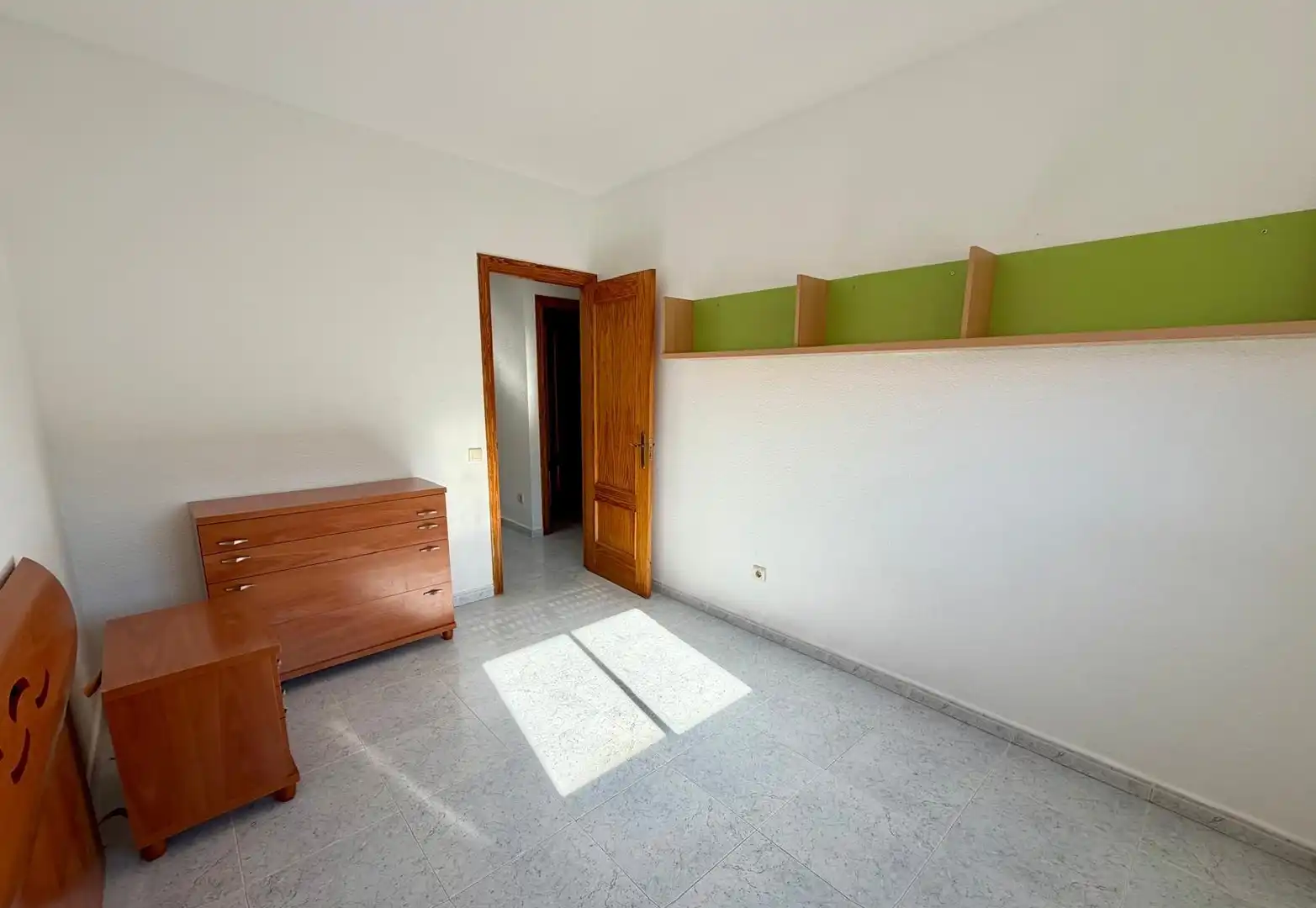 Habitación de Casa adosada en venta en Almería con Jardín privado, Terraza y Amueblado