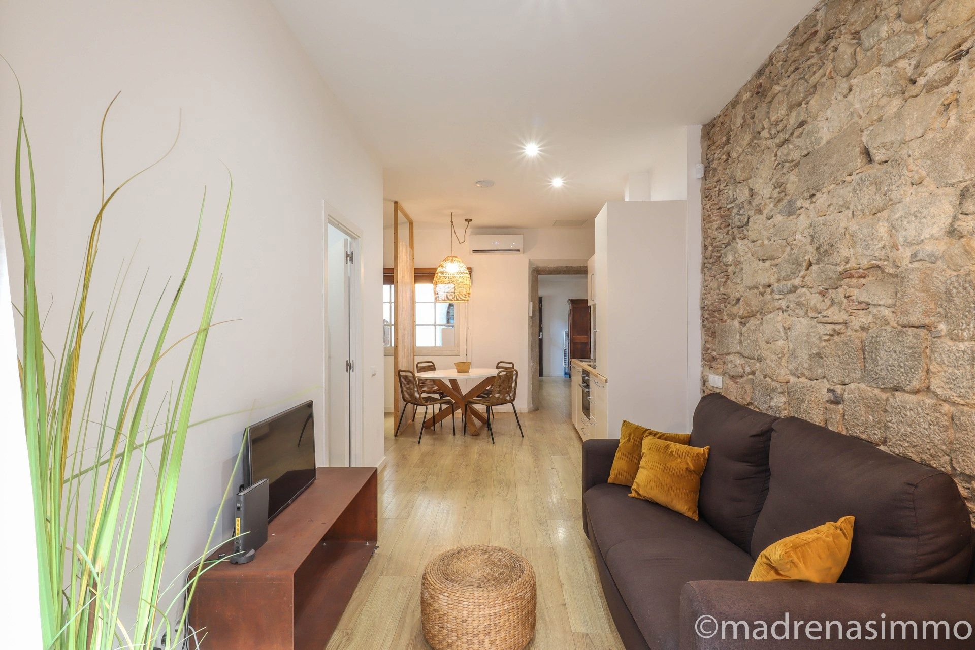 Living room of Apartment to rent in Girona Capital  with Air Conditioner, Heating and Furnished