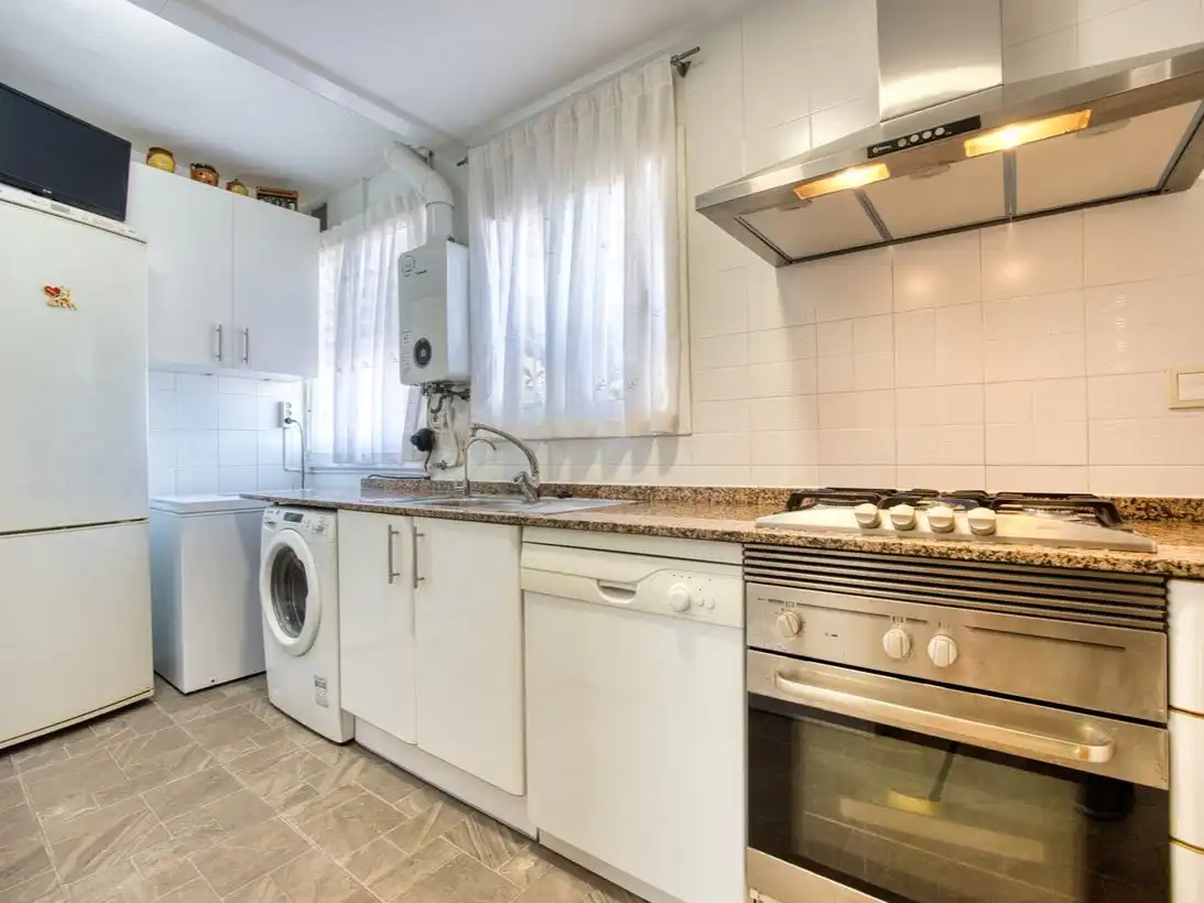 Cuina de Pis en venda en Benidorm amb Aire condicionat, Terrassa i Balcó