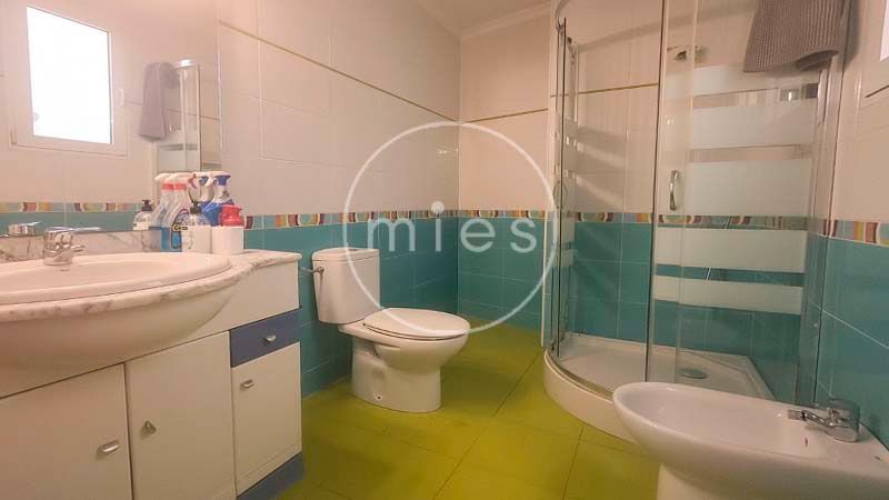 Baño de Casa adosada en venta en Torrent con Terraza y Amueblado