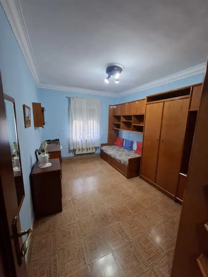 Dormitori de Apartament en venda en Vitoria - Gasteiz amb Calefacció, Parquet i Traster
