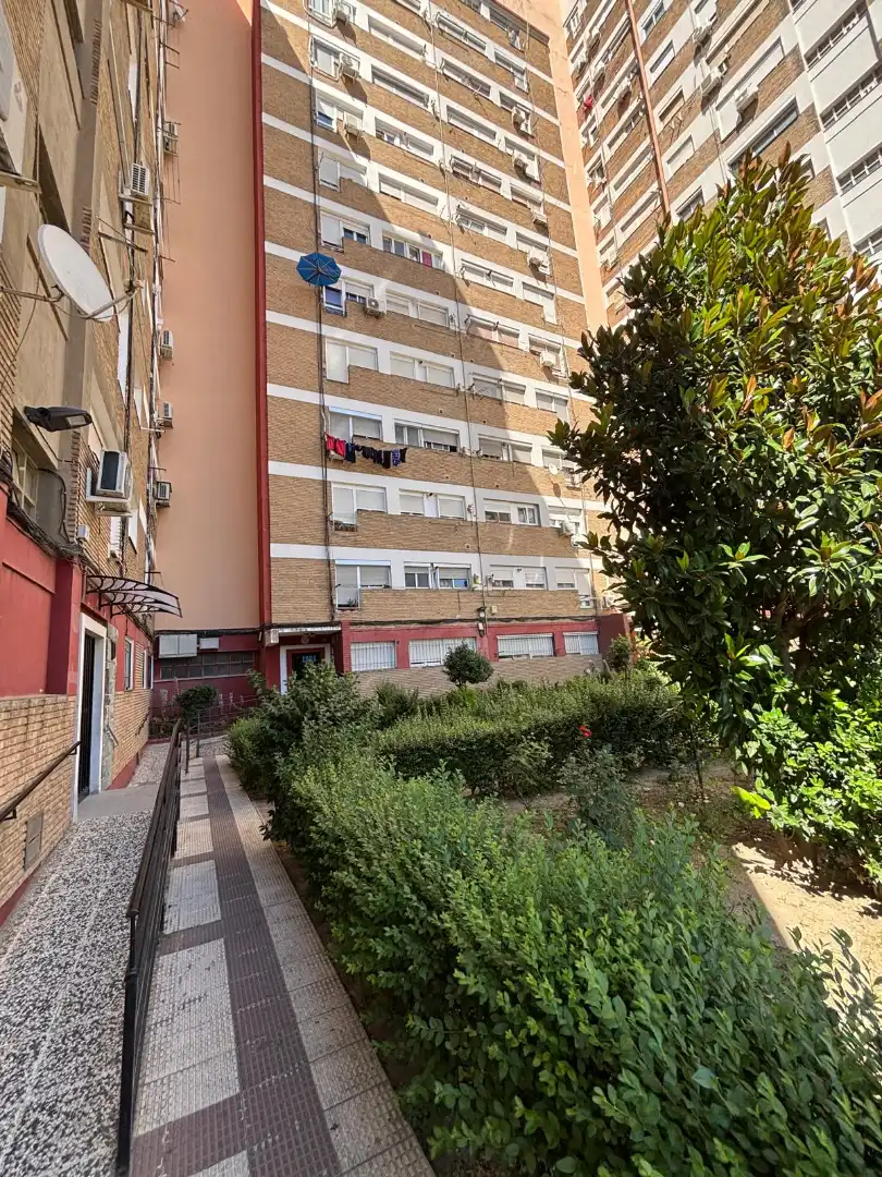 Exterior view of Flat for sale in Zaragoza  with Heating, Private garden and Parquet flooring