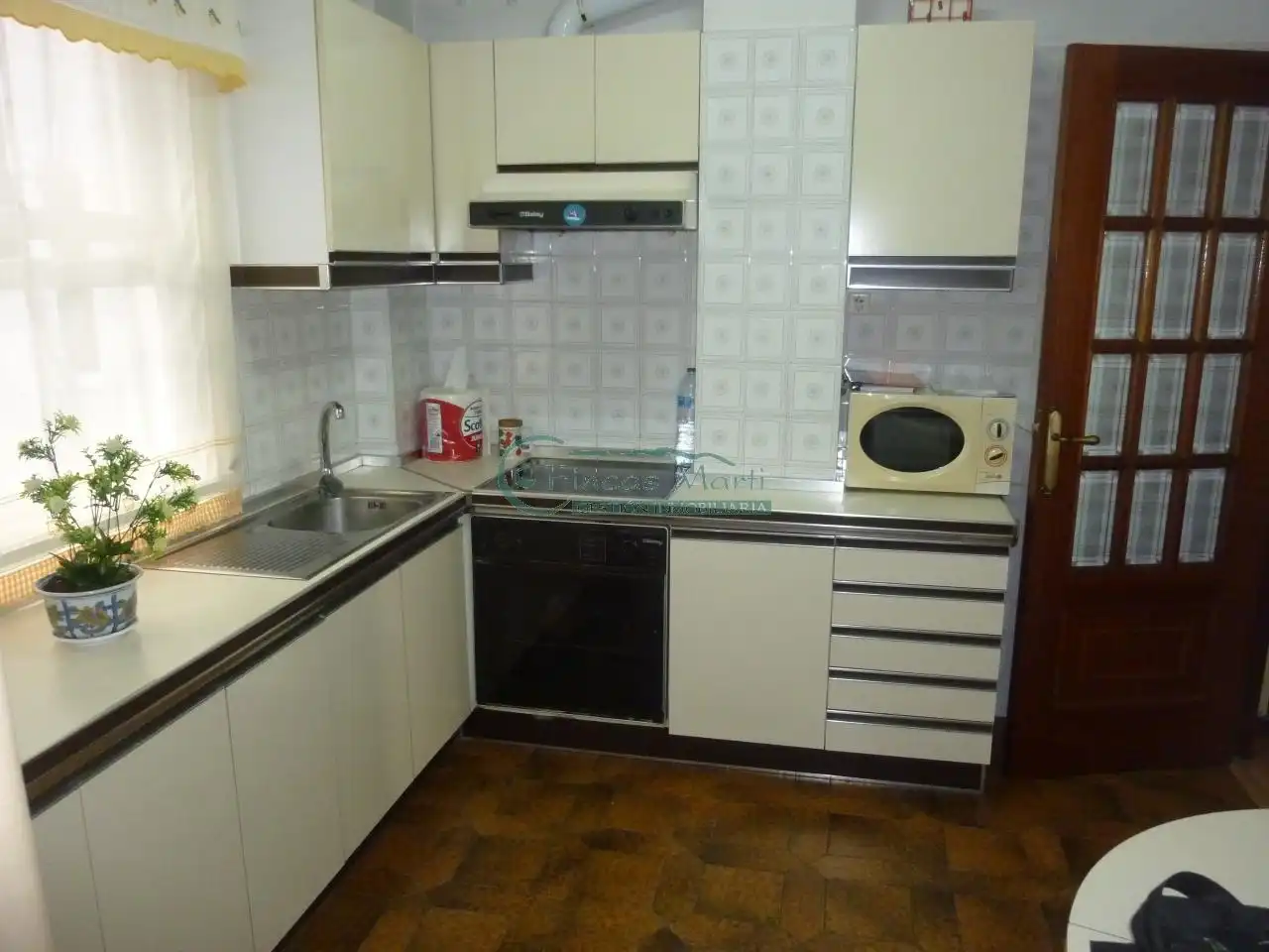 Cocina de Piso de alquiler en Vigo  con Calefacción, Trastero y Amueblado