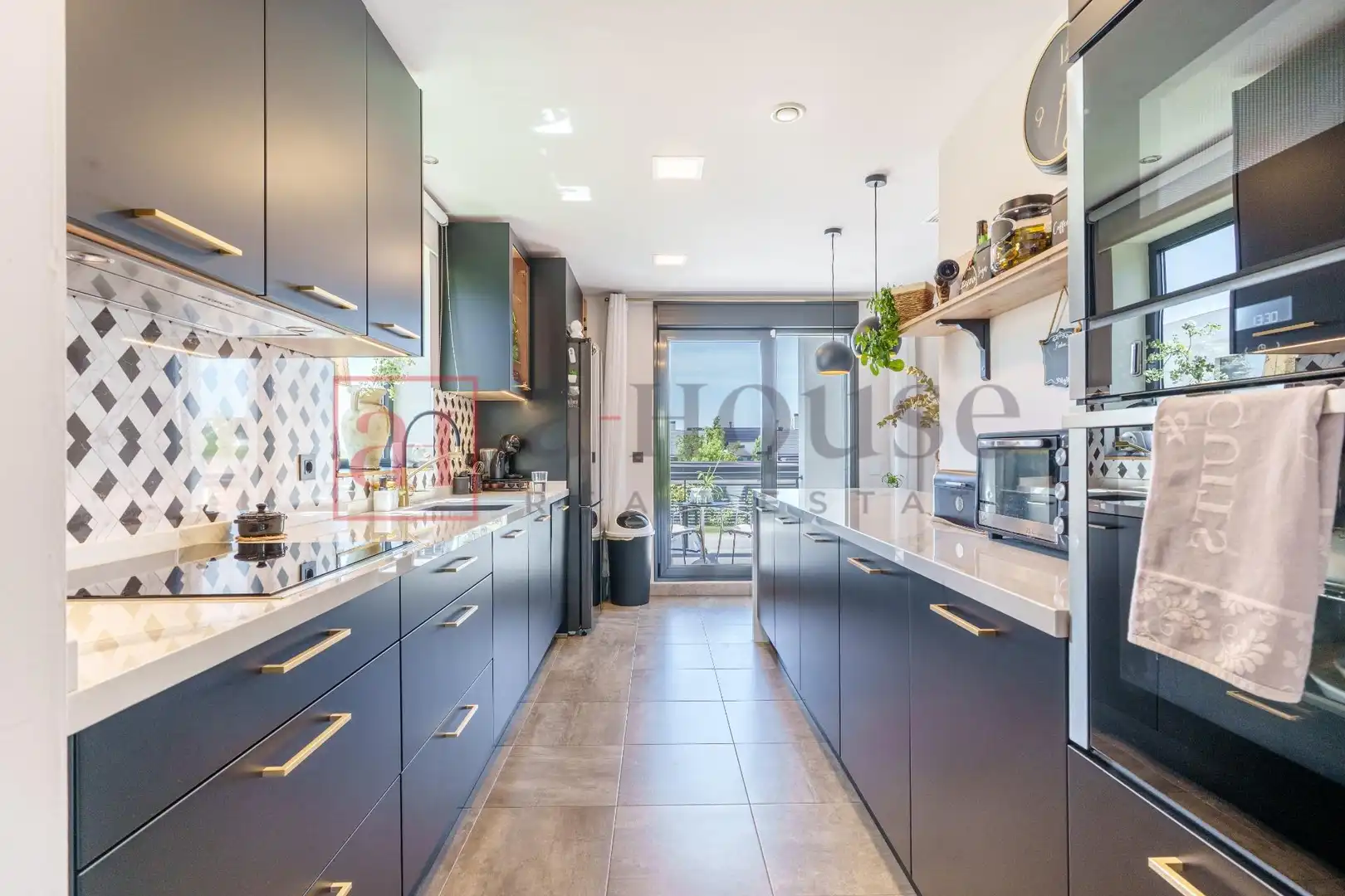 Cocina de Casa adosada en venta en Boadilla del Monte con Aire acondicionado, Calefacción y Jardín privado