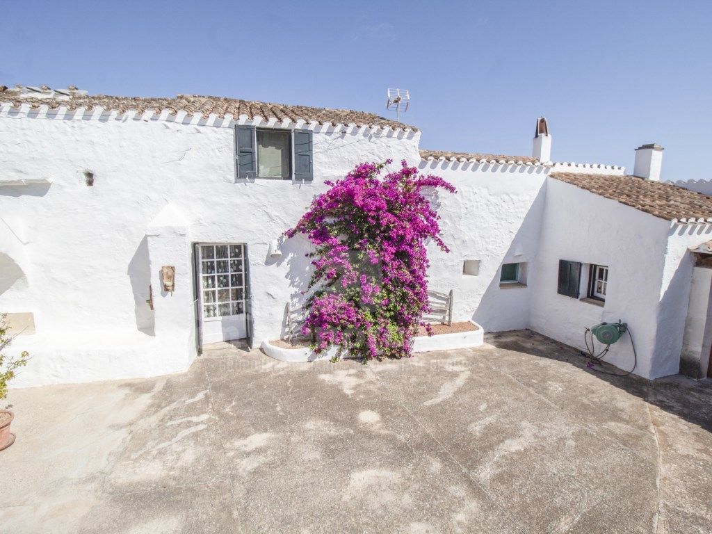 Außenansicht von Country house zum verkauf in Alaior mit Privatgarten und Terrasse
