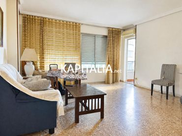 Piso con balcón en venta en Canals