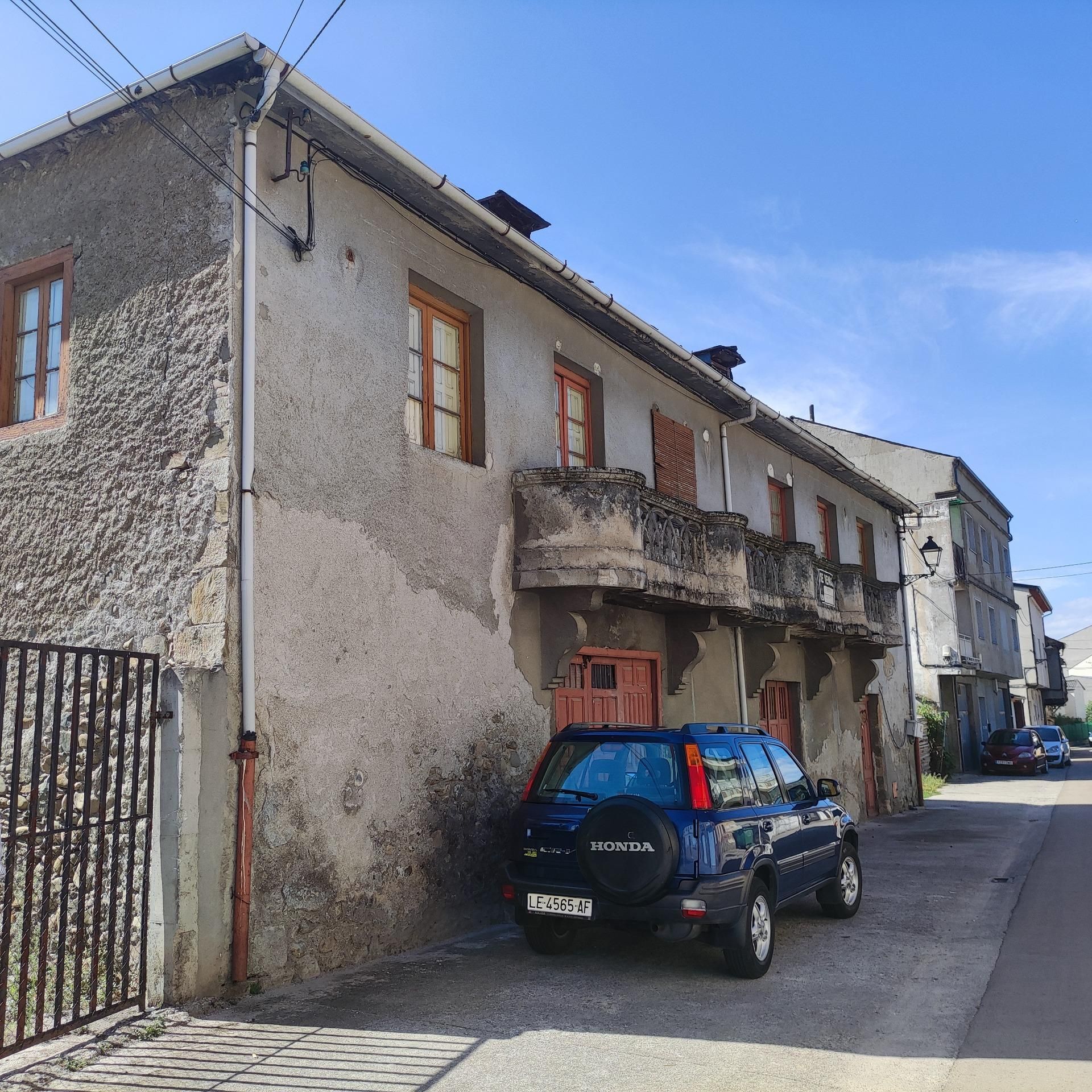 Vista exterior de Casa o xalet en venda en Cacabelos amb Balcó