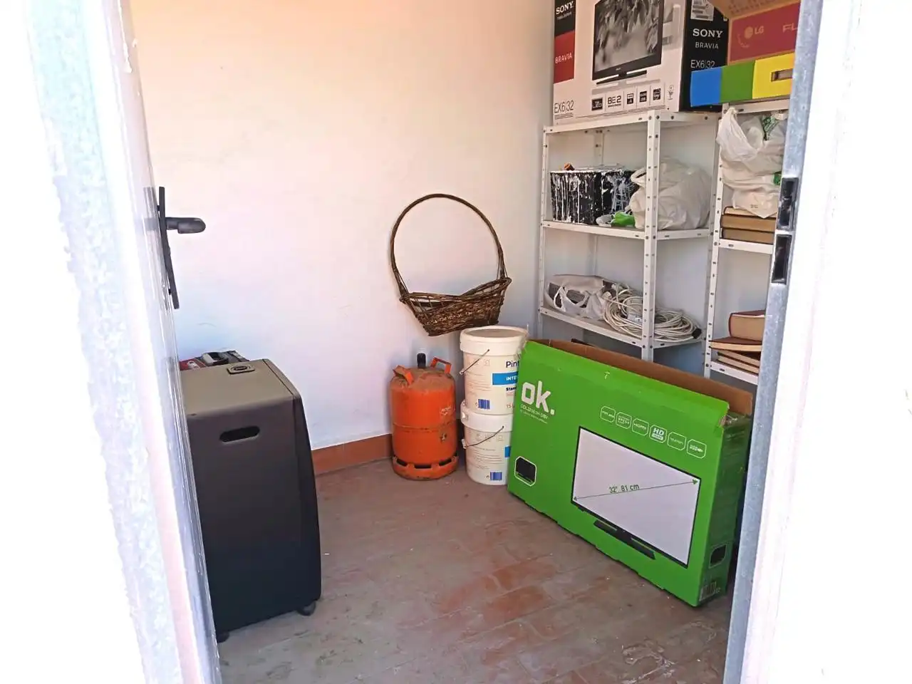 Ground floor for sale in Oliva  with Air Conditioner and Storage room