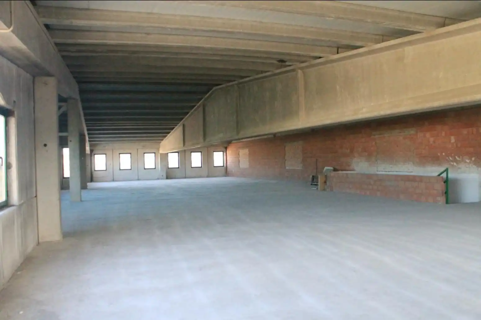 Nau industrial de lloguer en Viana