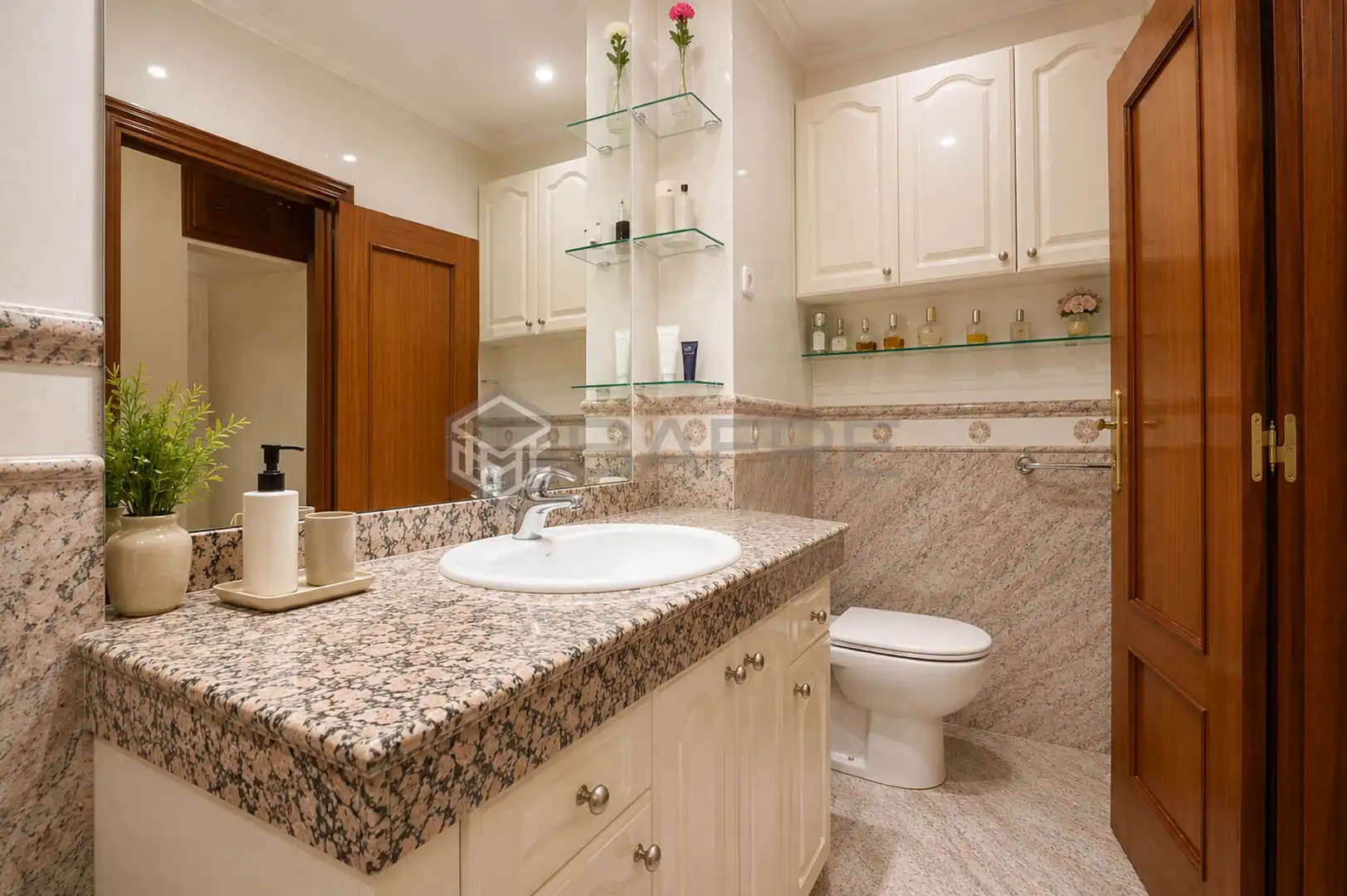 Bathroom of Flat for sale in Madrid  with Air Conditioner, Parquet flooring and Terrace