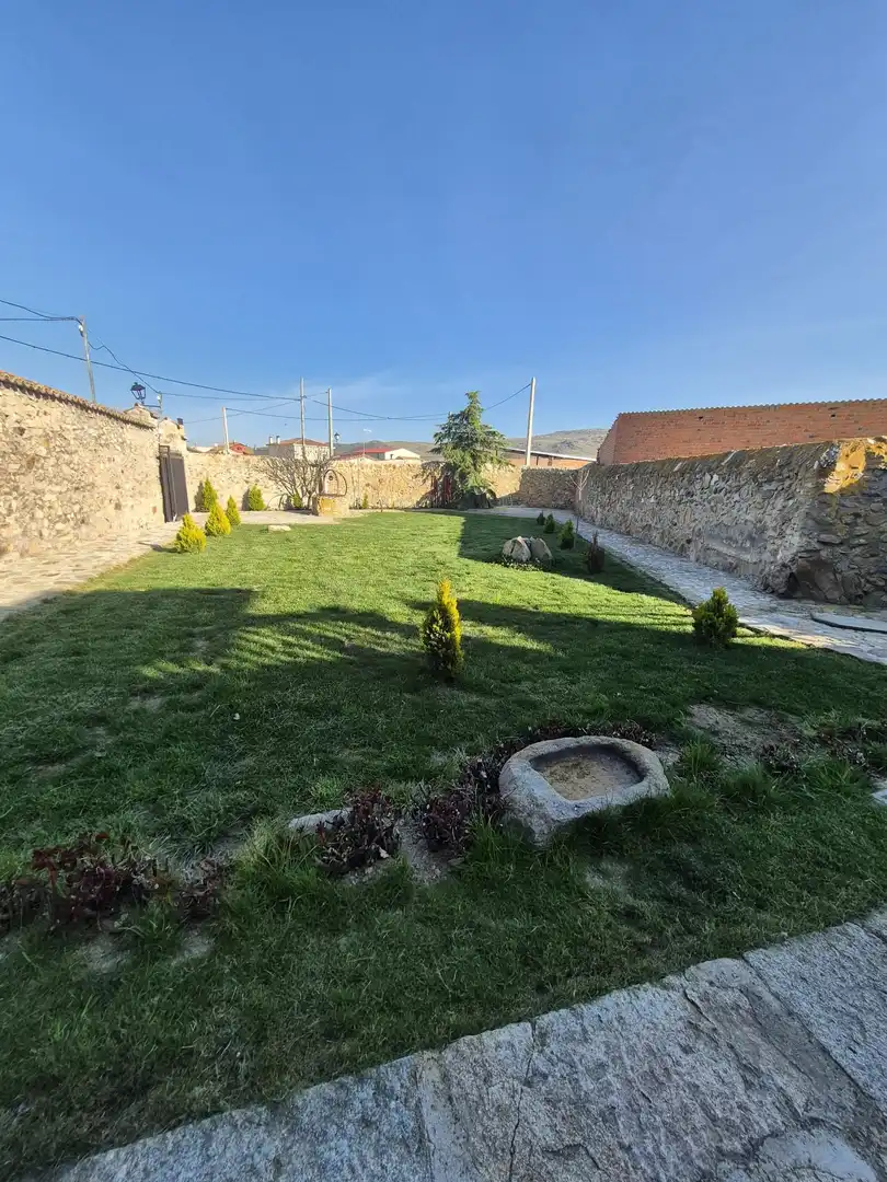 Jardí de Casa o xalet de lloguer en Gemuño amb Calefacció, Jardí privat i Terrassa