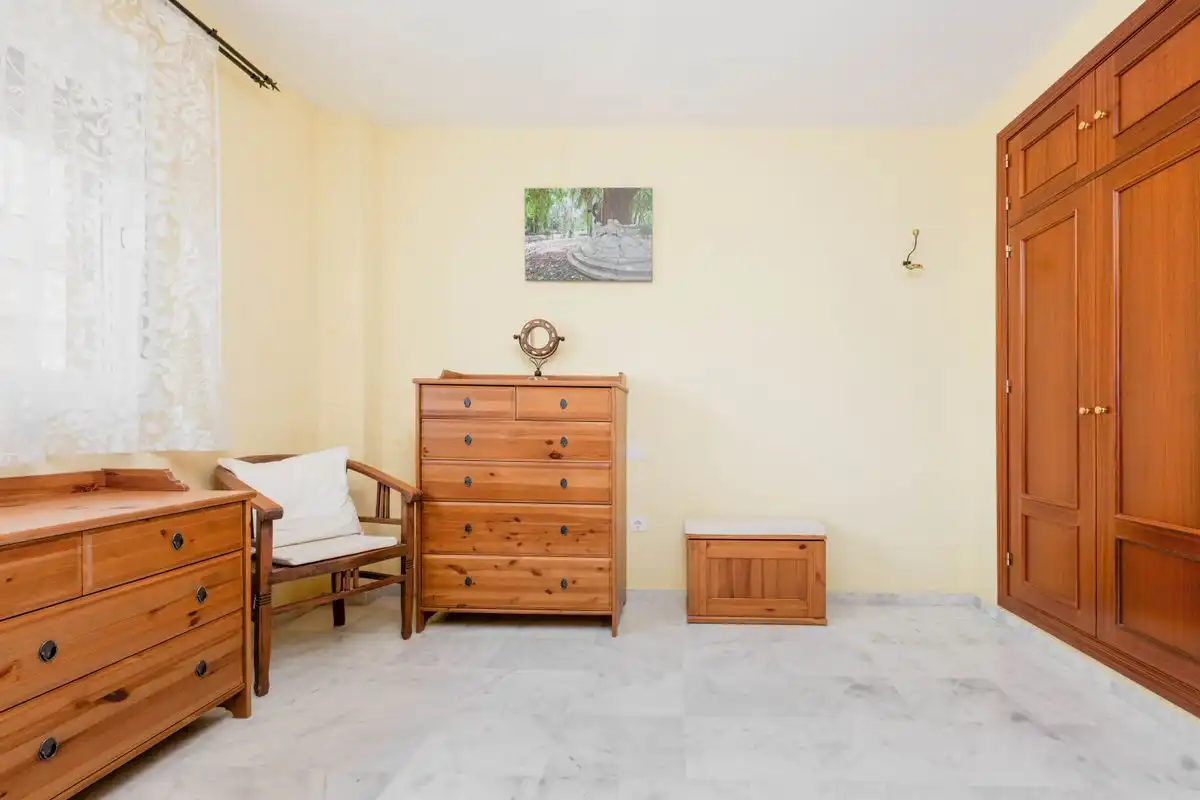 Habitación de Casa adosada en venta en Espartinas con Calefacción y Amueblado