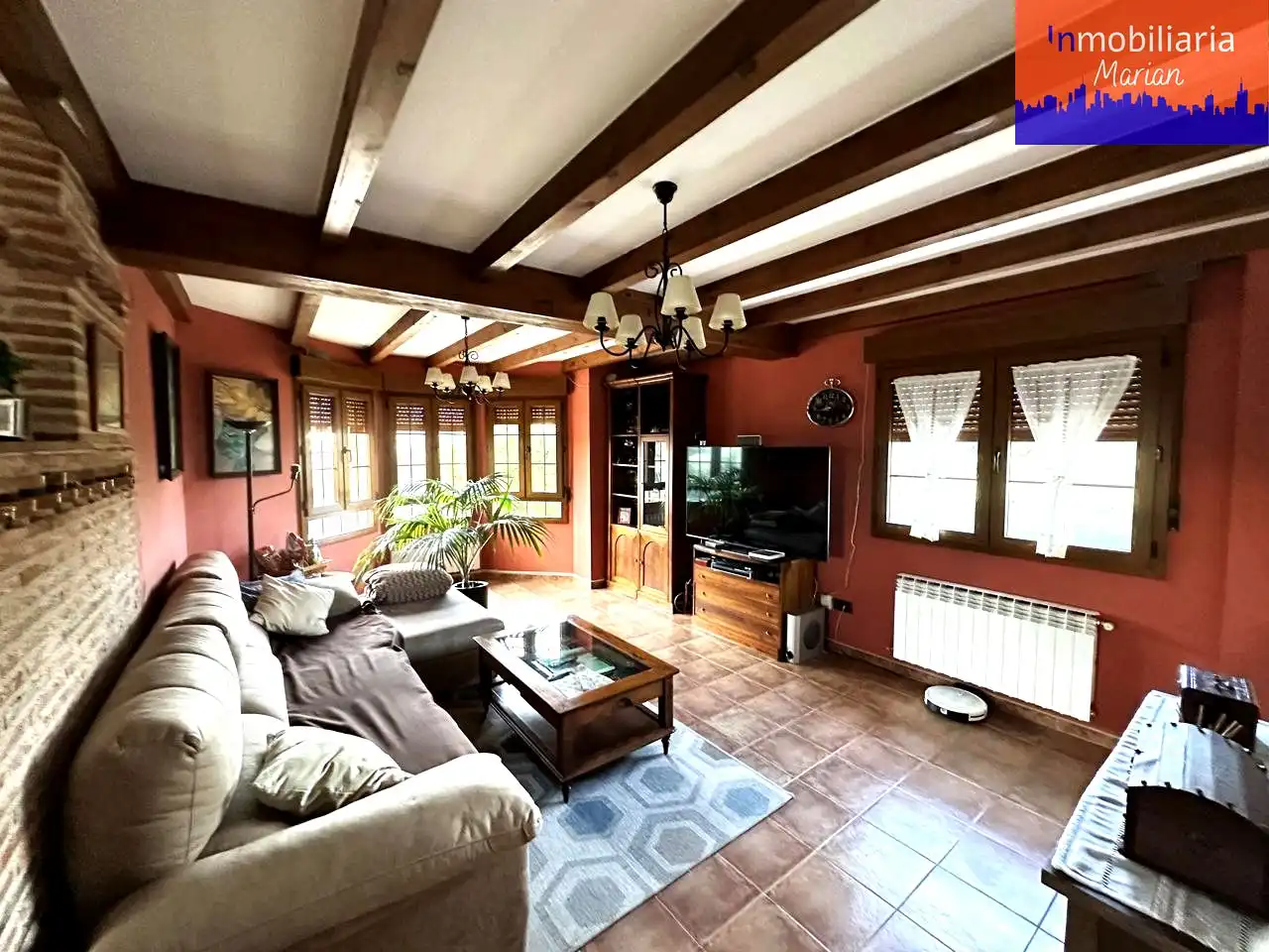 Sala d'estar de Casa o xalet en venda en Campillo de Aranda amb Piscina i Sauna