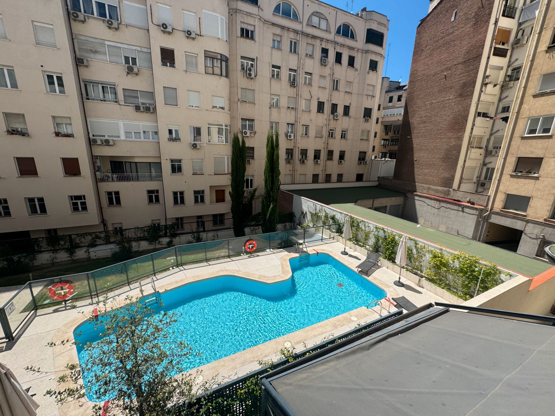 Swimming pool of Flat to rent in  Madrid Capital  with Air Conditioner, Heating and Private garden