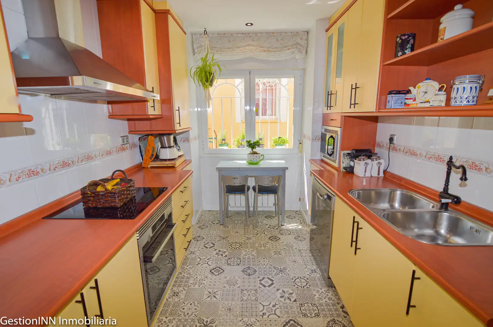 Cocina de Casa adosada en venta en Valdemorillo con Calefacción, Jardín privado y Parquet