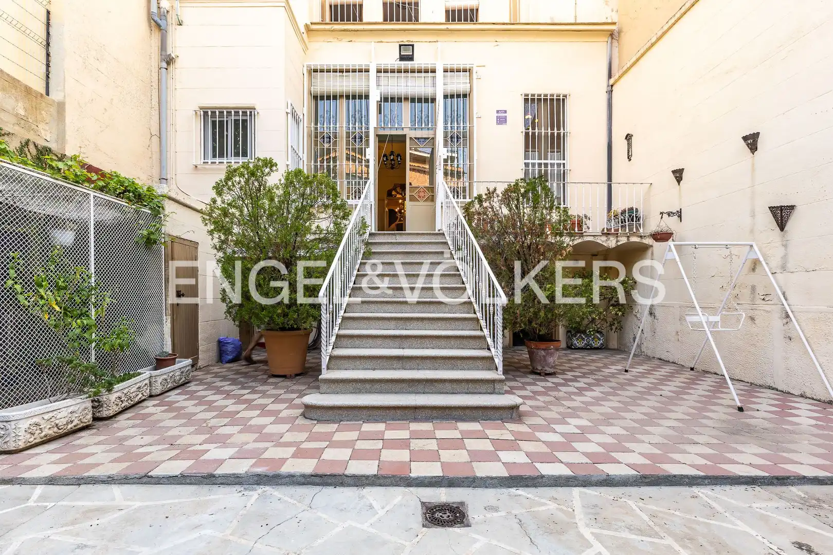 Vista exterior de Casa adosada de lloguer en Badalona amb Aire condicionat, Calefacció i Jardí privat