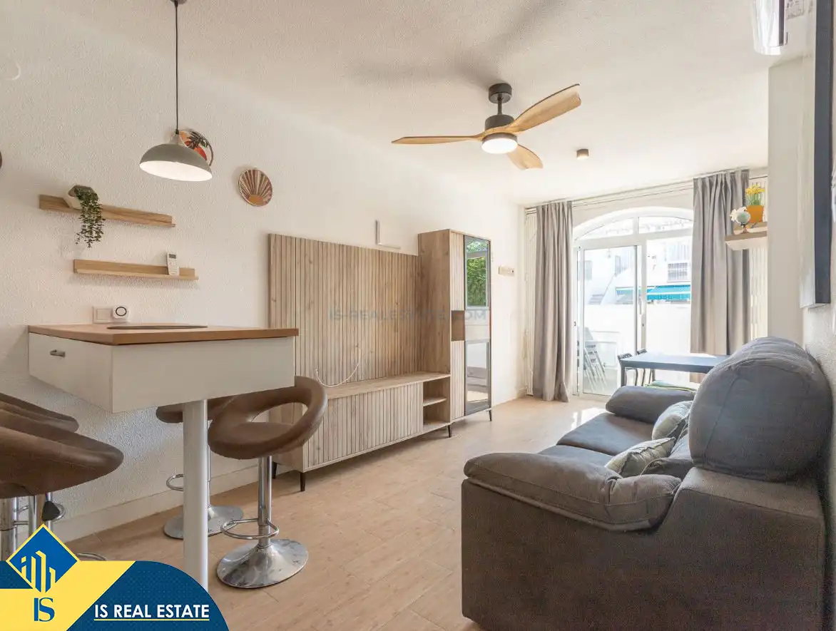 Sala d'estar de Casa o xalet en venda en Torrevieja amb Aire condicionat, Calefacció i Terrassa