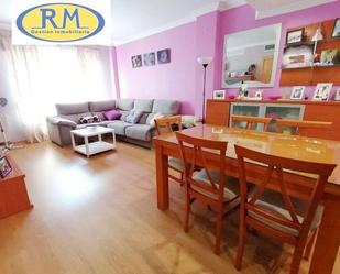 Living room of Single-family semi-detached for sale in Cáceres Capital  with Air Conditioner and Terrace