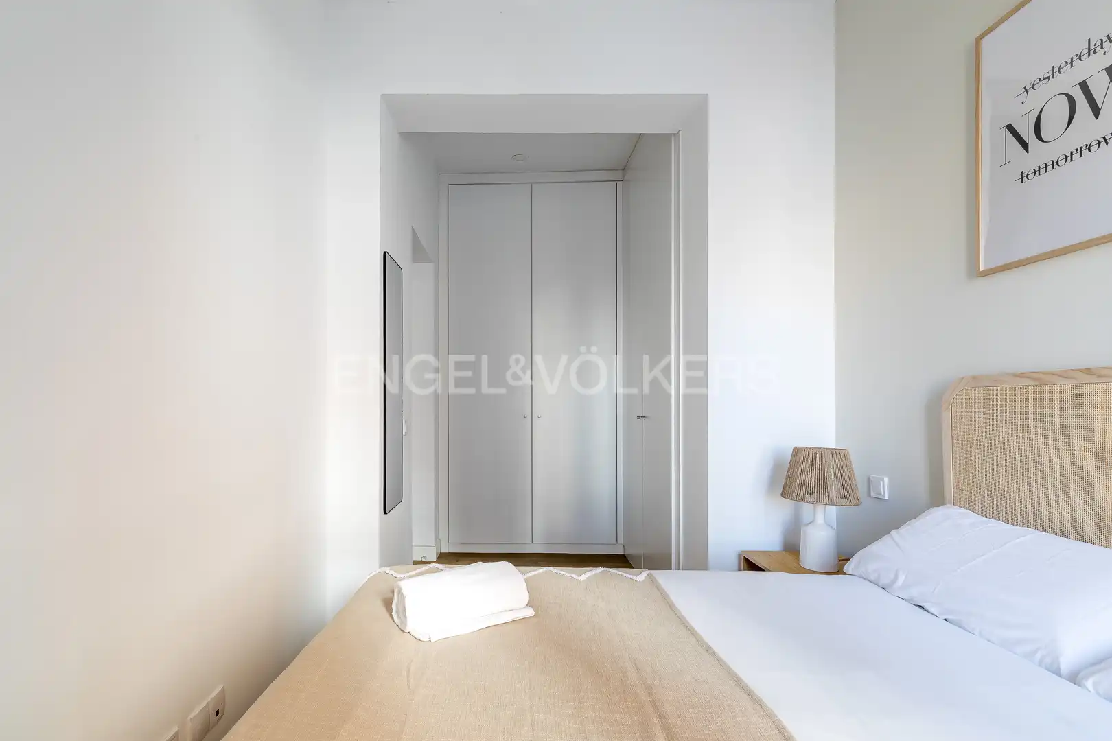 Dormitori de Apartament de lloguer en Madrid amb Aire condicionat, Calefacció i Moblat
