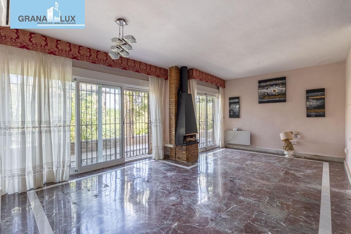 Sala d'estar de Casa o xalet en venda en La Zubia amb Terrassa, Traster i Piscina
