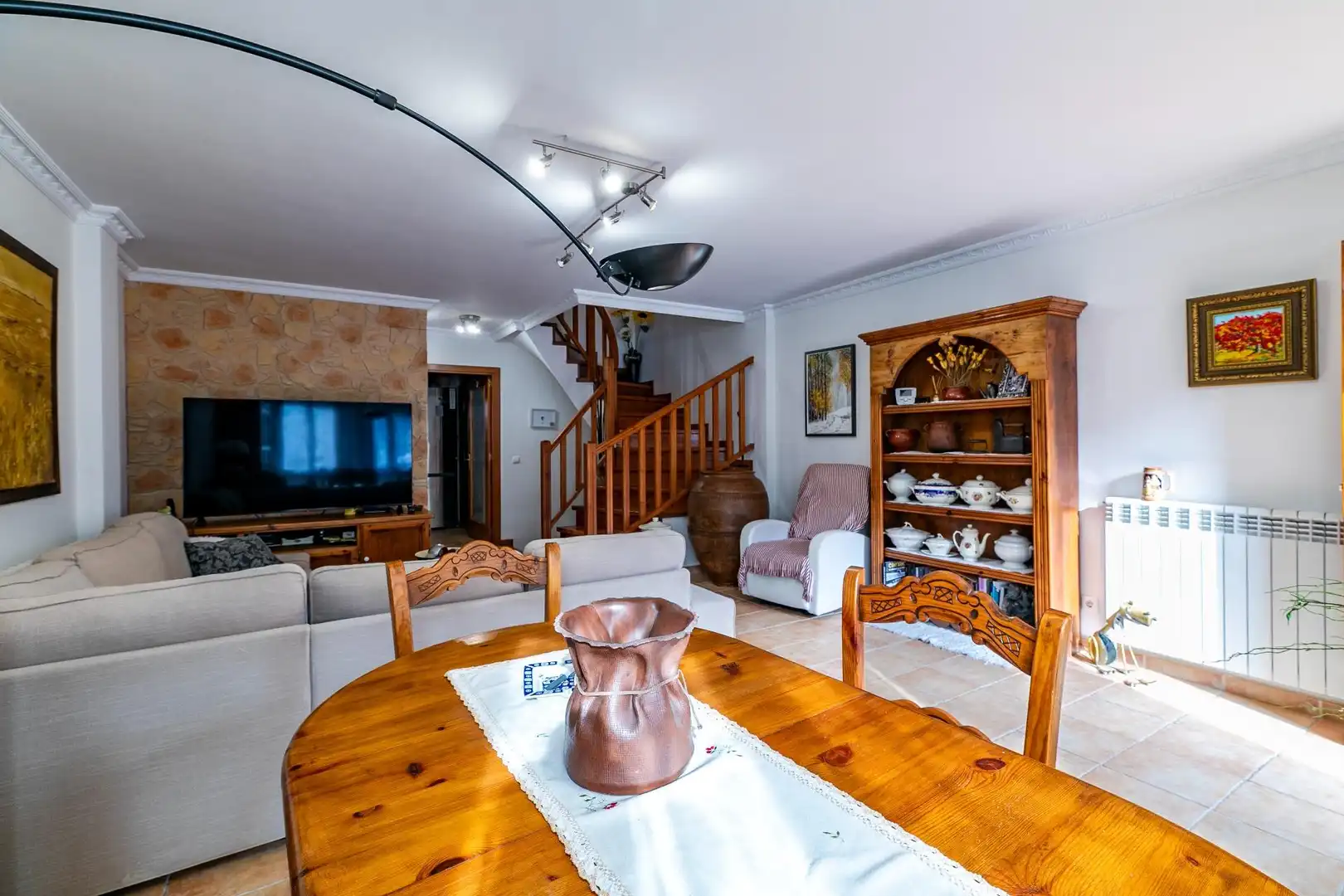 Sala d'estar de Casa adosada en venda en Casco Urbano