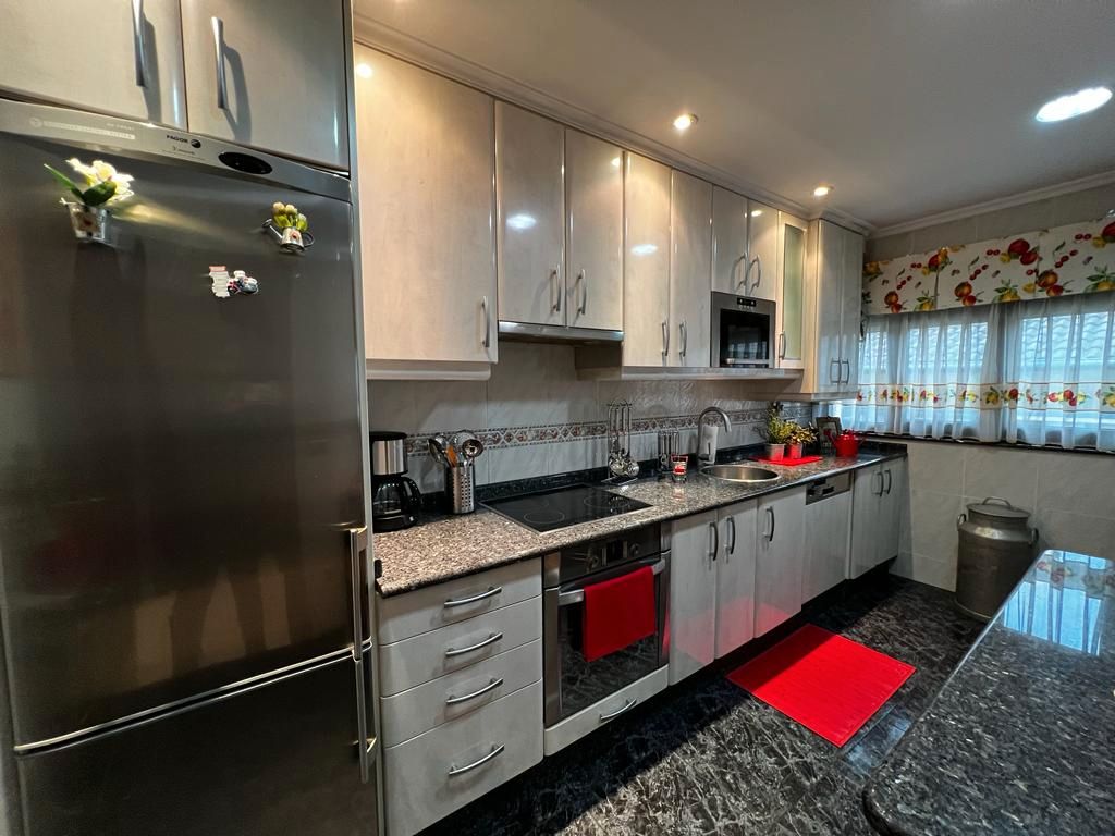 Kitchen of Flat to rent in Avilés  with Heating and Furnished
