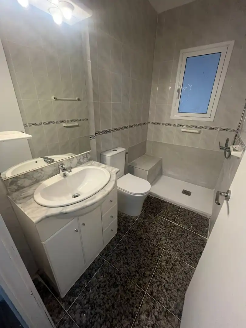 Baño de Piso en venta en L'Hospitalet de Llobregat con Alarma